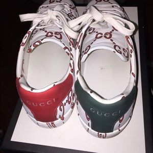 Gucci logo sneakers